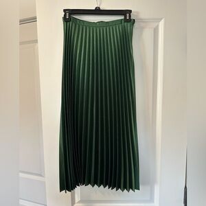Elegant Green Metallic Pleated Midi Skirt